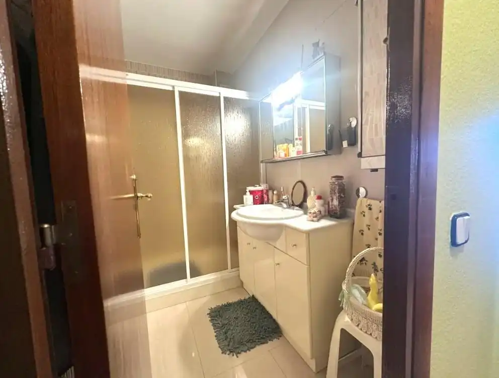 Badezimmer von Wohnung zum Verkauf in Sentmenat mit Heizung und Balkon