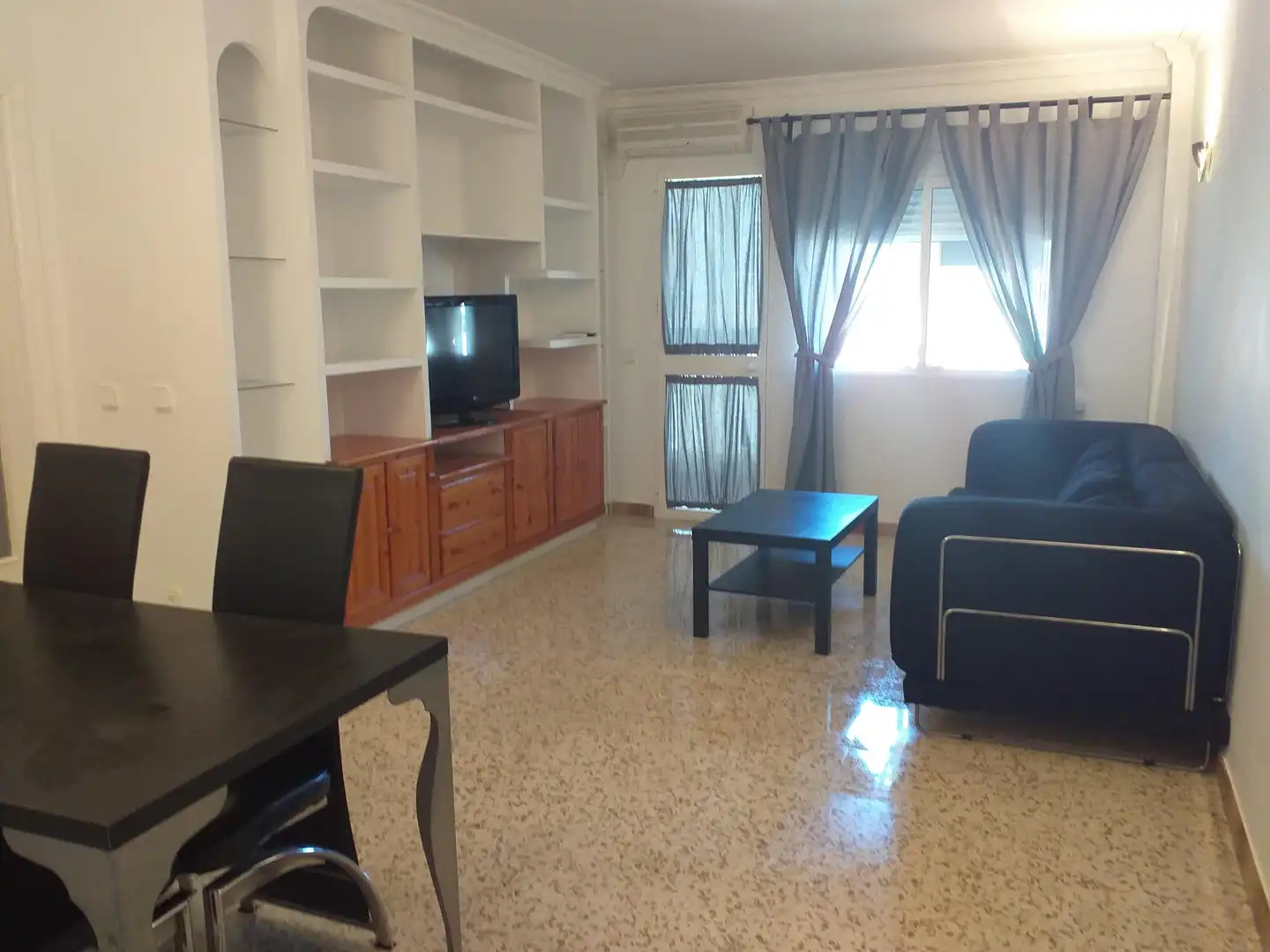 Sala de estar de Piso de alquiler en Dos Hermanas con Aire acondicionado, Terraza y Amueblado