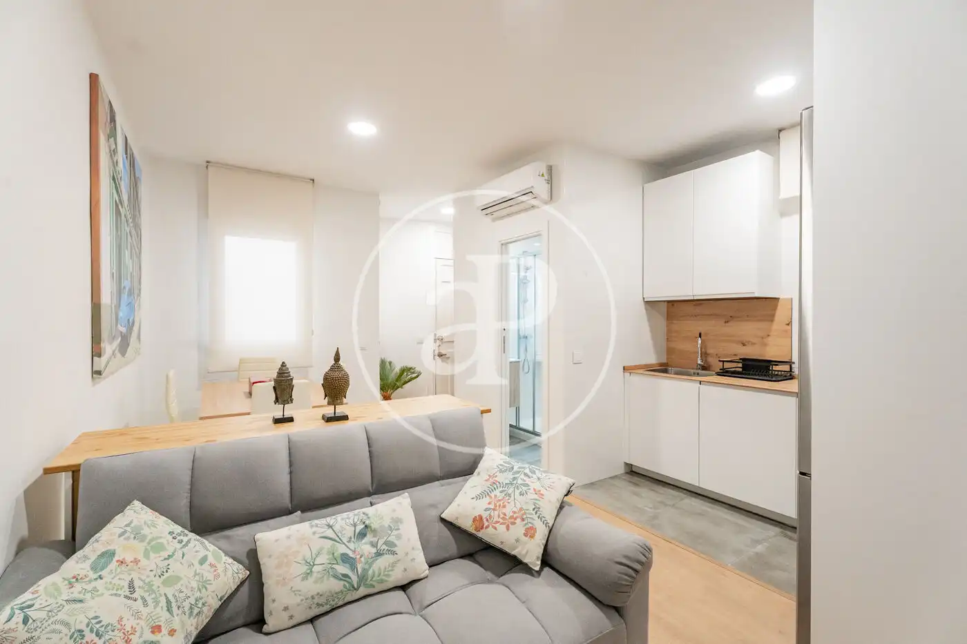 Living room of Flat for sale in Madrid  with Air Conditioner, Heating and Furnished