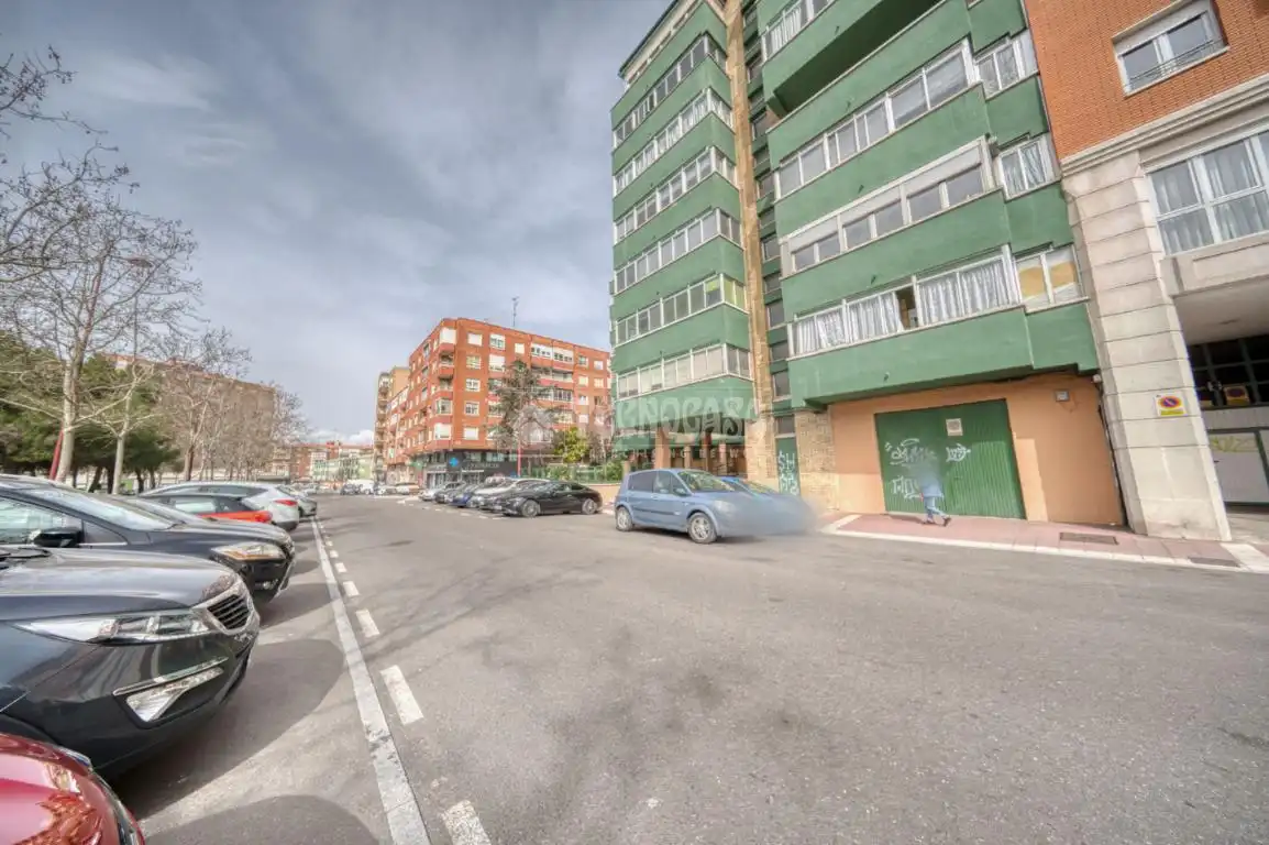 Vista exterior de Garatge en venda en Valladolid Capital