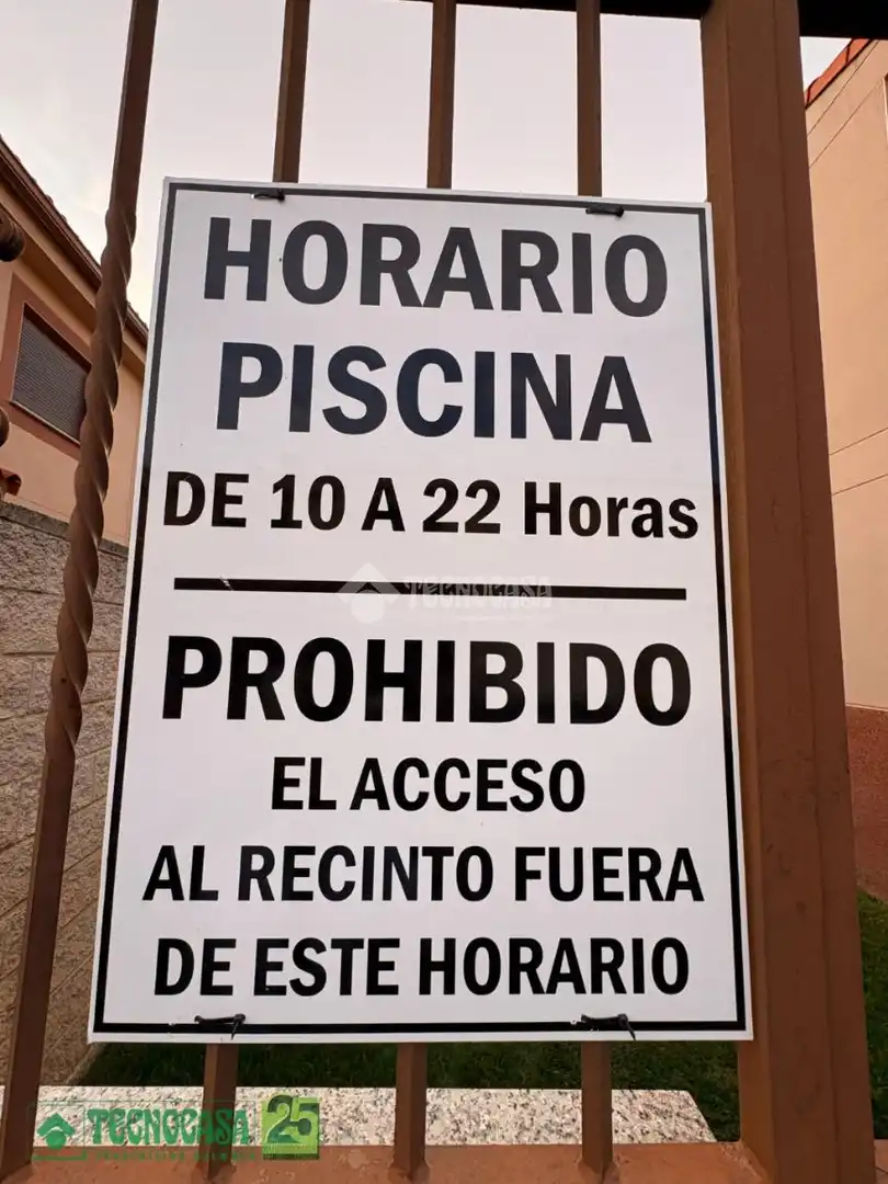 Aparcament de Casa adosada en venda en Villatobas amb Aire condicionat i Calefacció