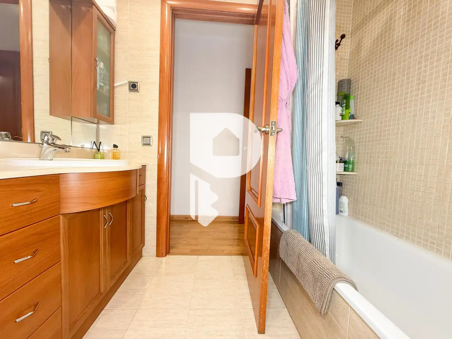 Bany de Planta baixa en venda en Barcelona amb Calefacció, Parquet i Traster