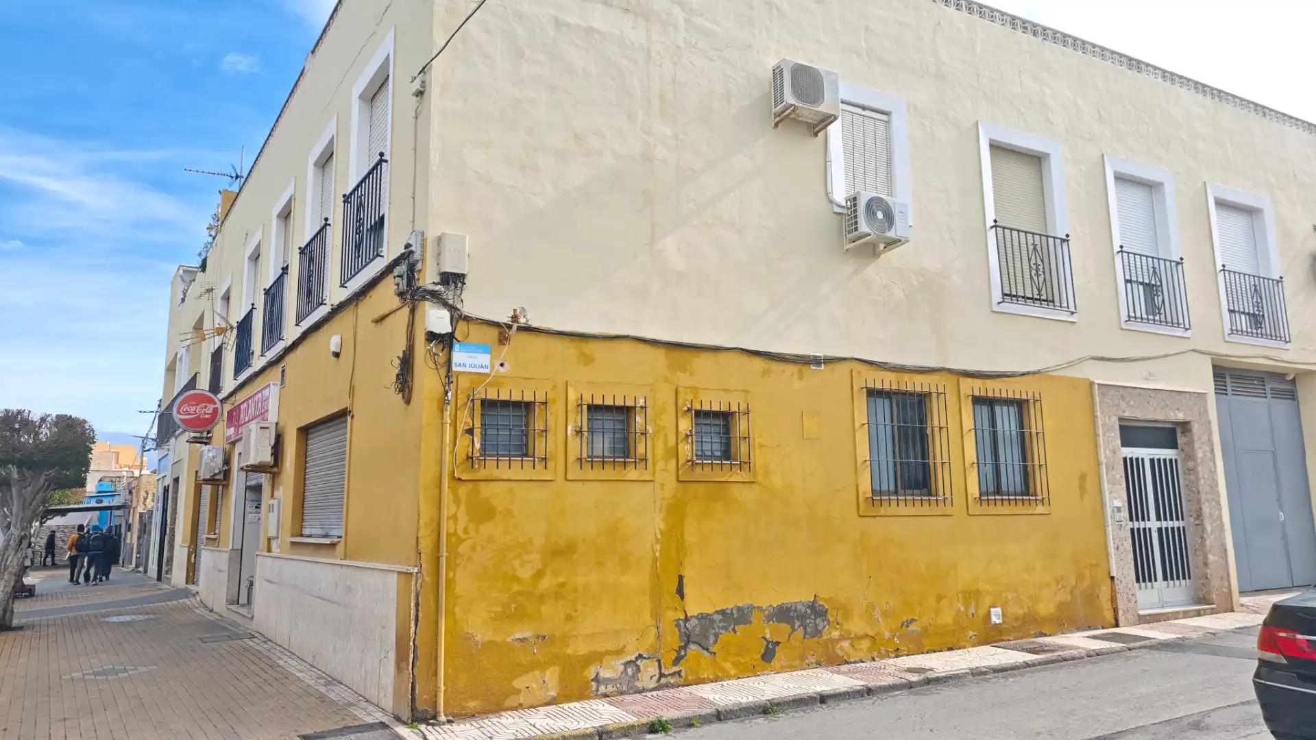 Vista exterior de Local en venta en Roquetas de Mar con Amueblado