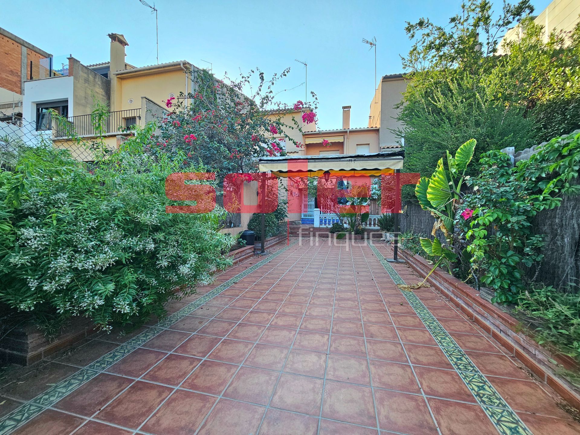 Vista exterior de Casa adosada en venta en Sant Cugat del Vallès con Calefacción y Jardín privado
