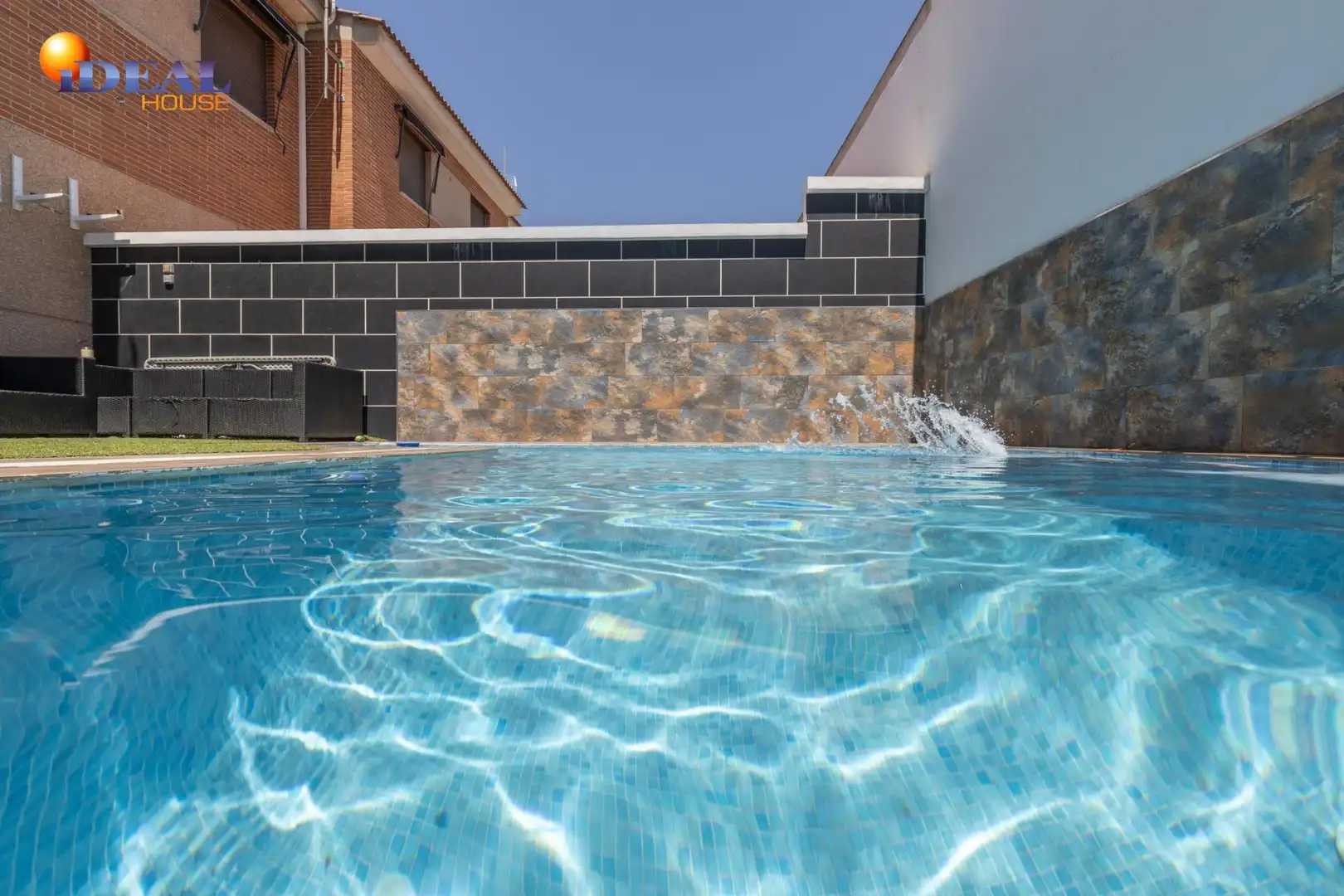 Casa a schiera con piscina in vendita a Calle de Espinela 34