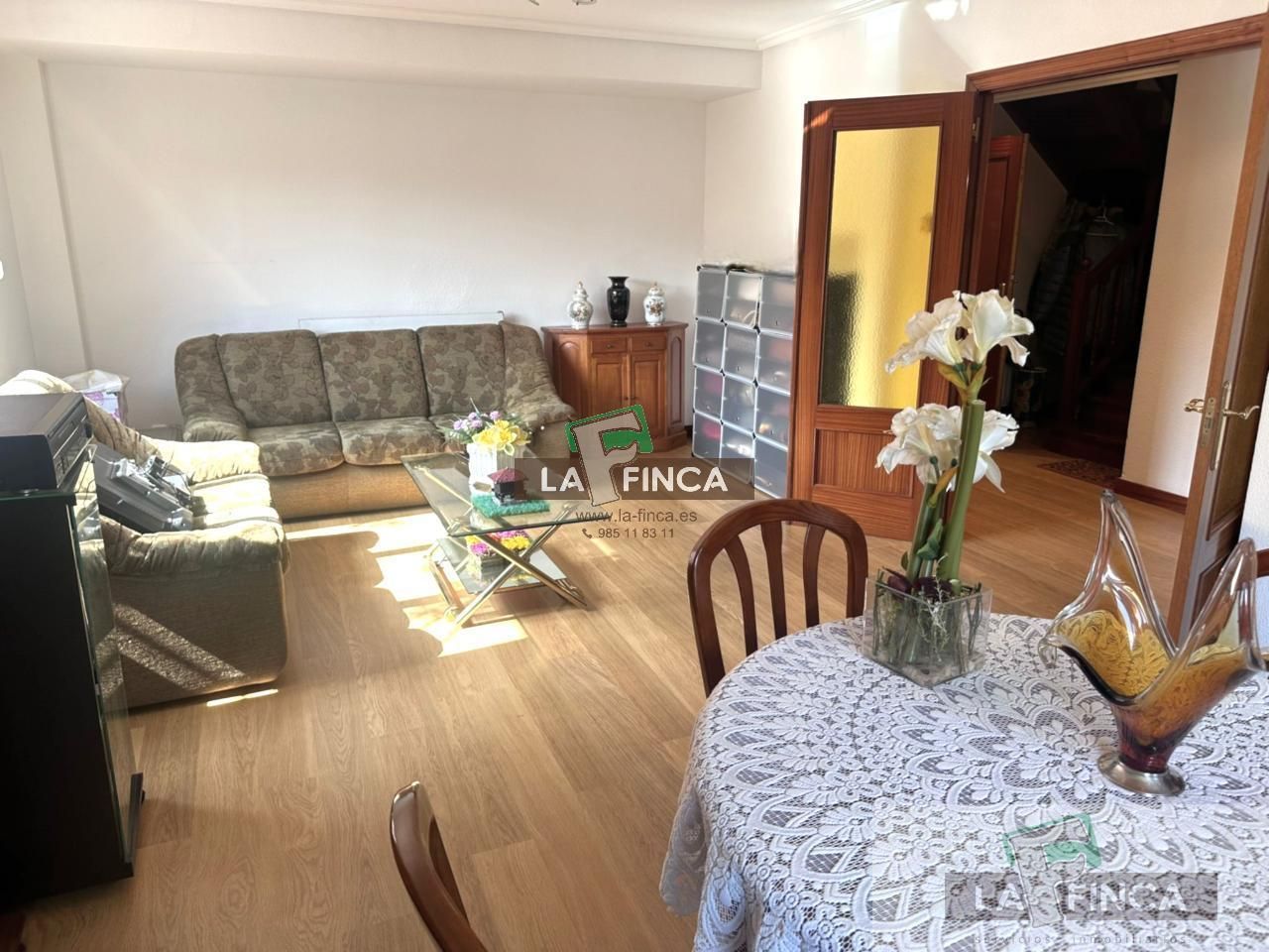 Sala de estar de Casa o chalet en venta en Oviedo  con Calefacción, Parquet y Terraza