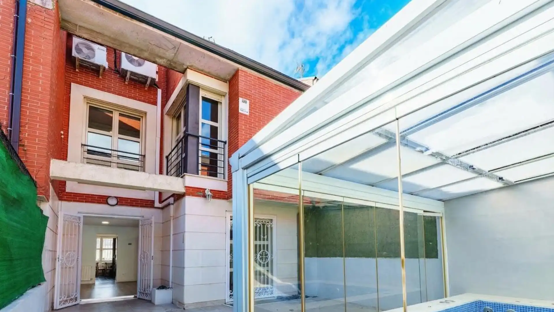 Vista exterior de Casa adosada en venta en Paracuellos de Jarama con Aire acondicionado, Calefacción y Jardín privado