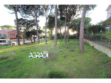 Wohnbaugrundstück zum Verkauf in Calle girona 28