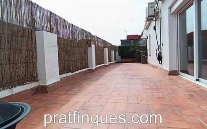 Vista exterior de Àtic en venda en El Prat de Llobregat amb Aire condicionat, Calefacció i Parquet