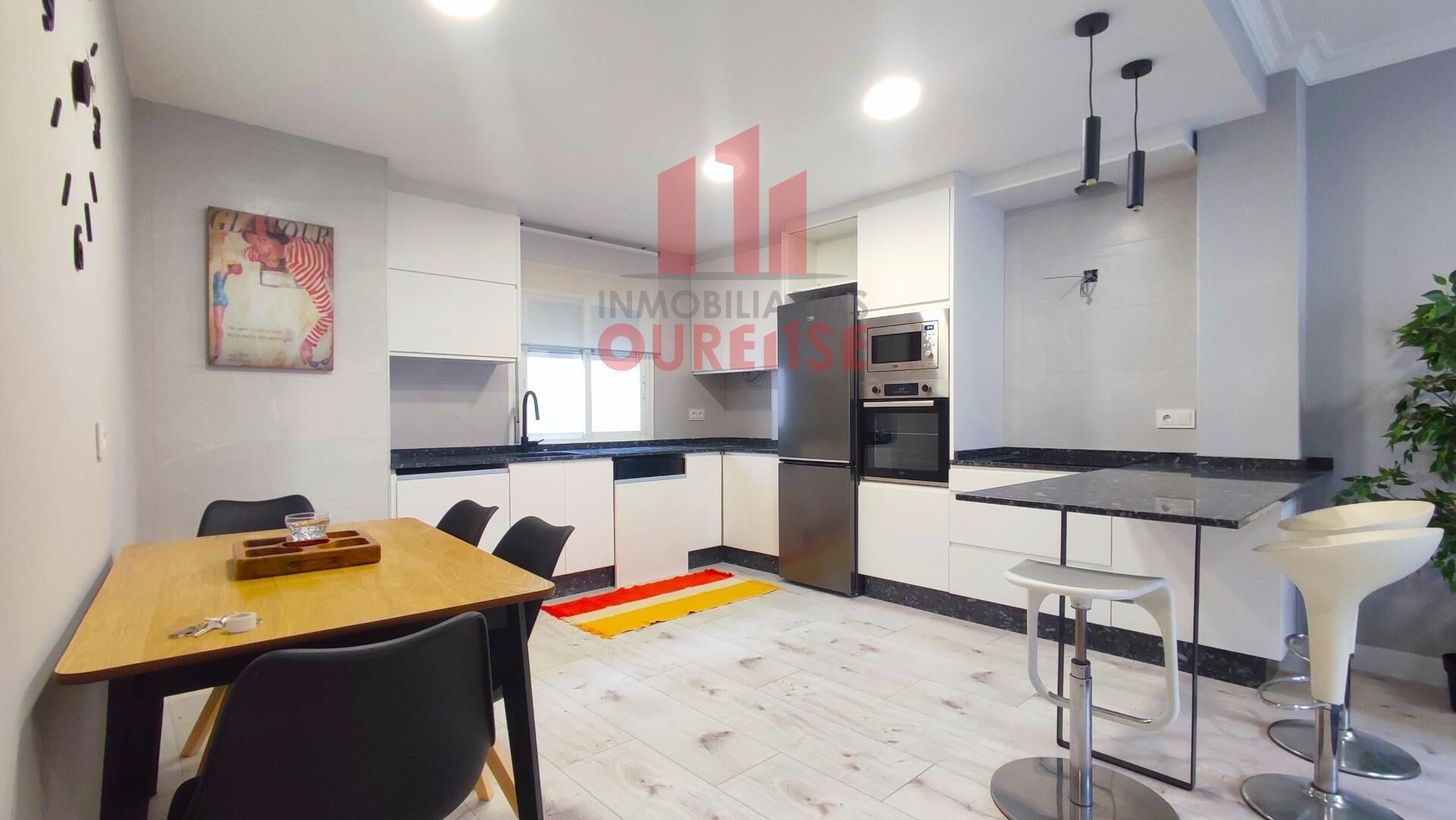 Cuina de Pis de lloguer en Ourense Capital  amb Calefacció i Balcó