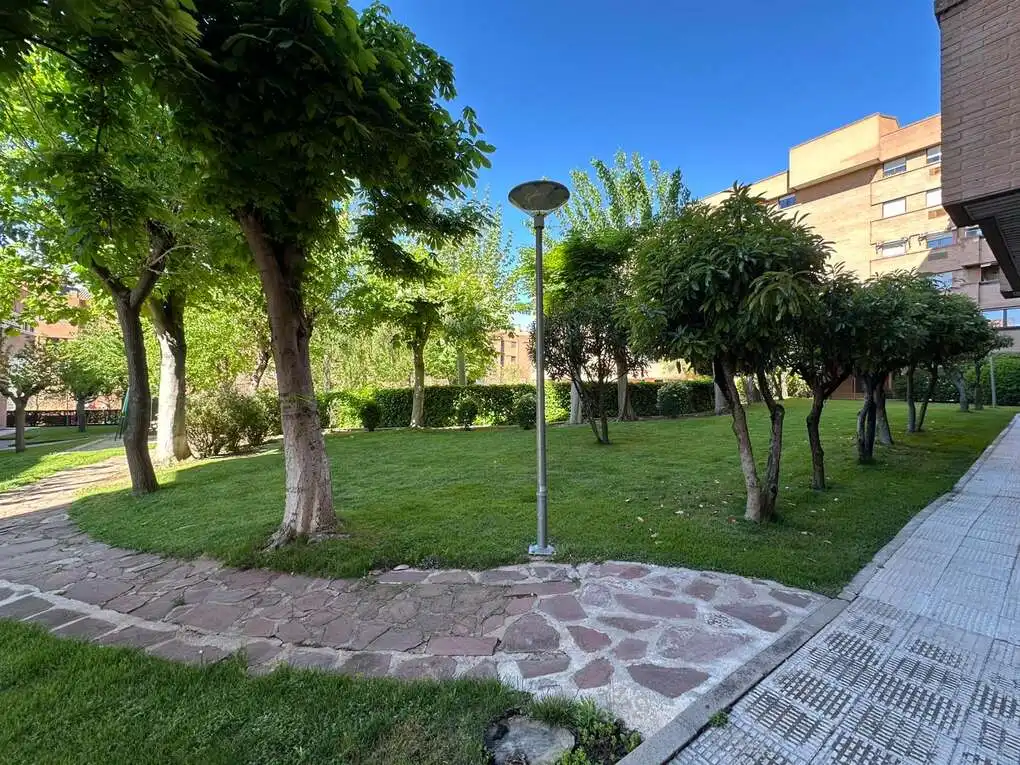 Garten von Wohnung zum Verkauf in Toledo mit Klimaanlage, Heizung und Privatgarten
