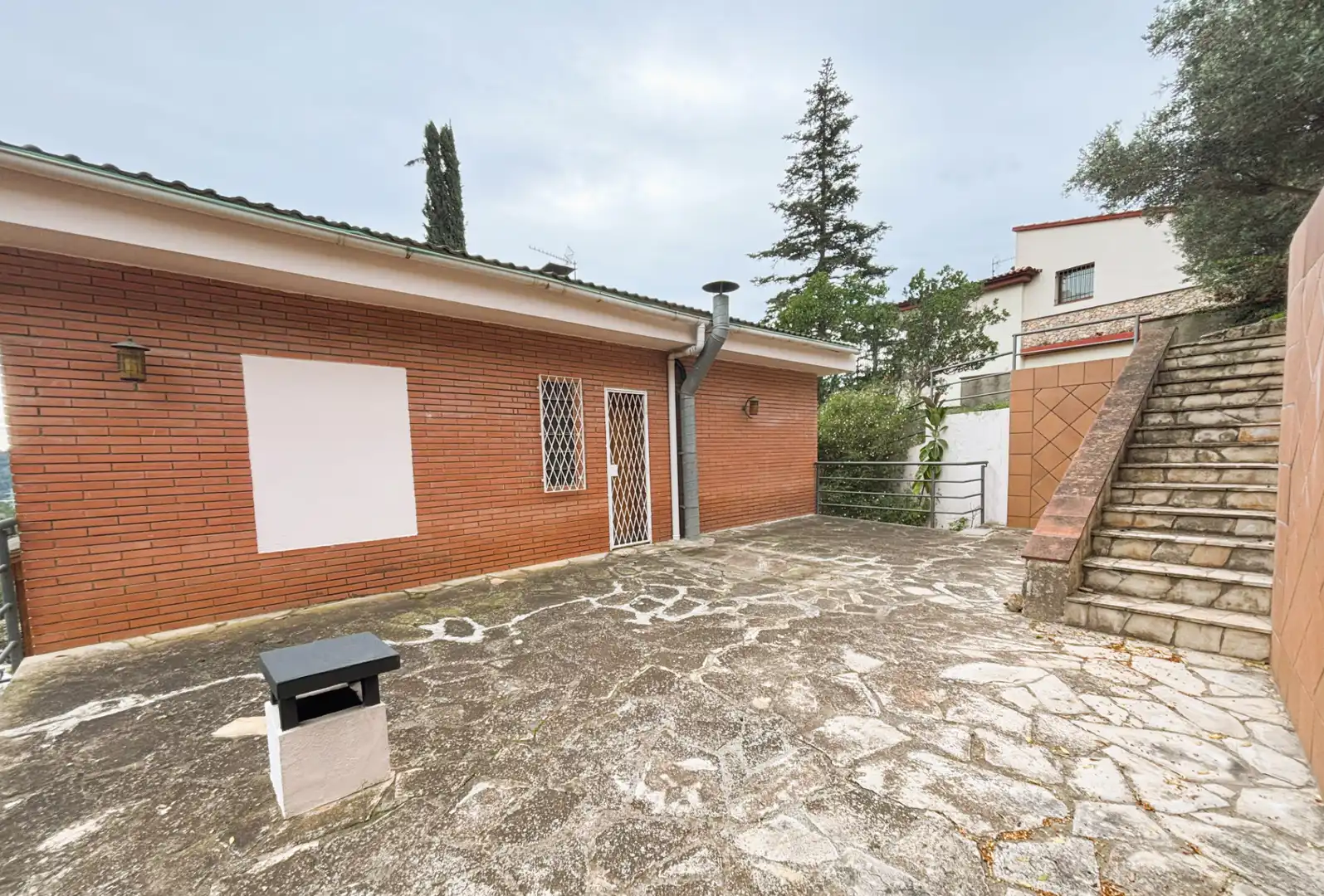 Vista exterior de Casa o xalet en venda en La Palma de Cervelló amb Aire condicionat, Calefacció i Jardí privat