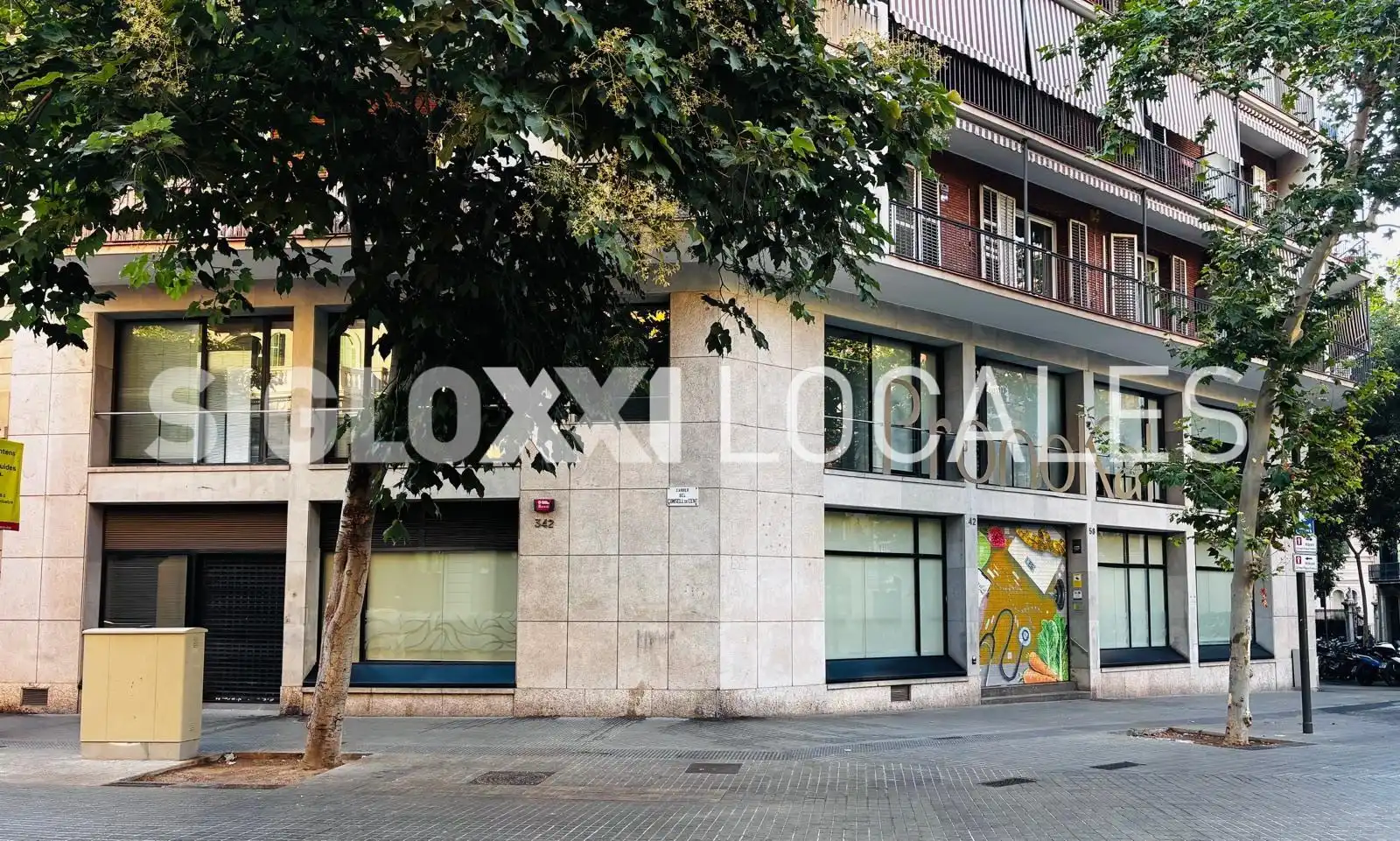Exterior view of Commercial properties for rent in Barcelona  with Air Conditioner