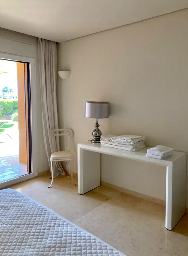 Habitación de Planta baja en venta en Sotogrande con Aire acondicionado, Terraza y Piscina