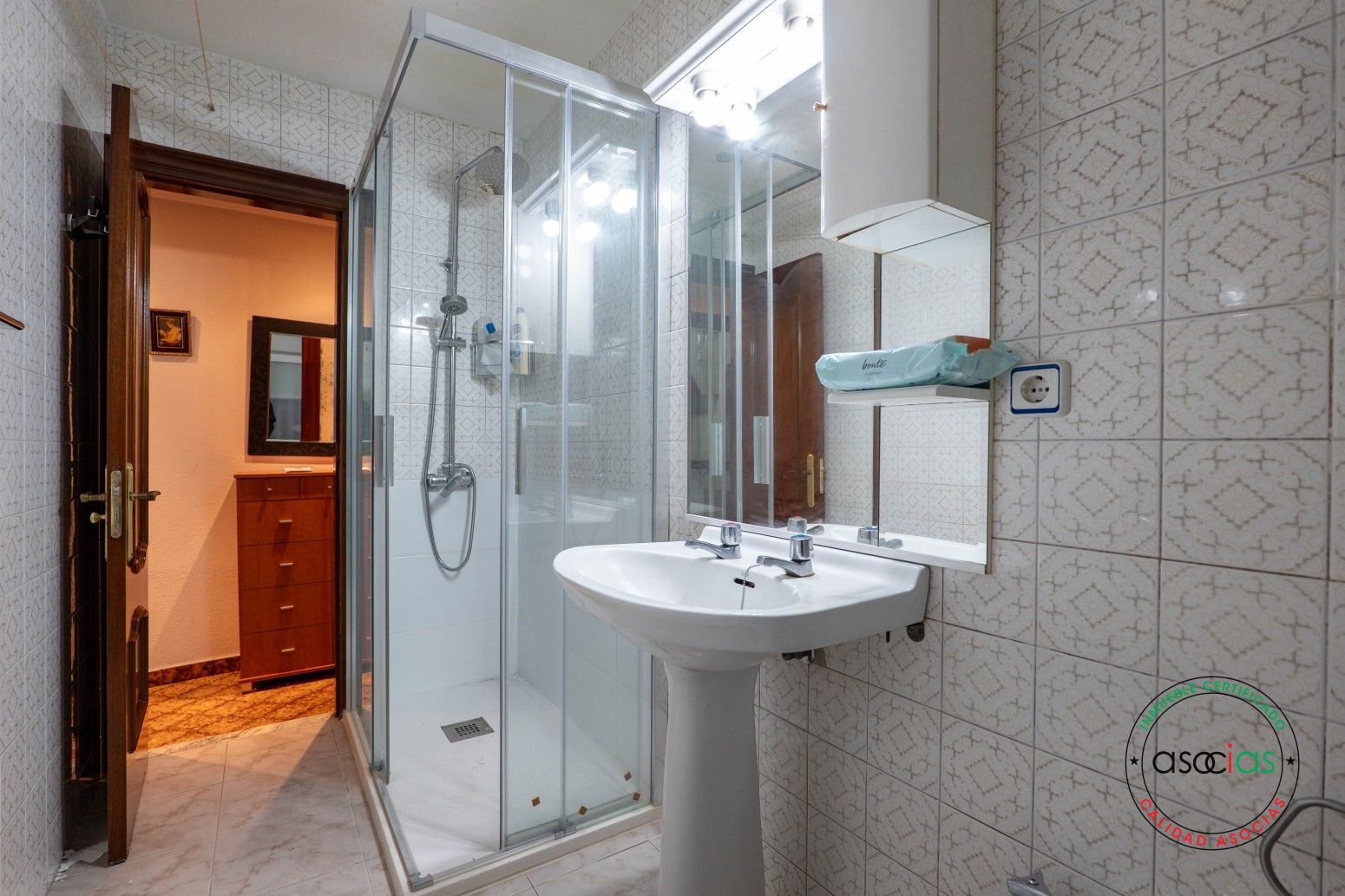 Bany de Pis en venda en Gijón  amb Calefacció