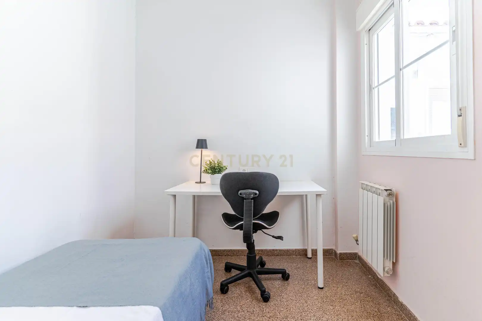 Dormitori de Apartament en venda en Churriana de la Vega amb Jardí privat i Piscina comunitària