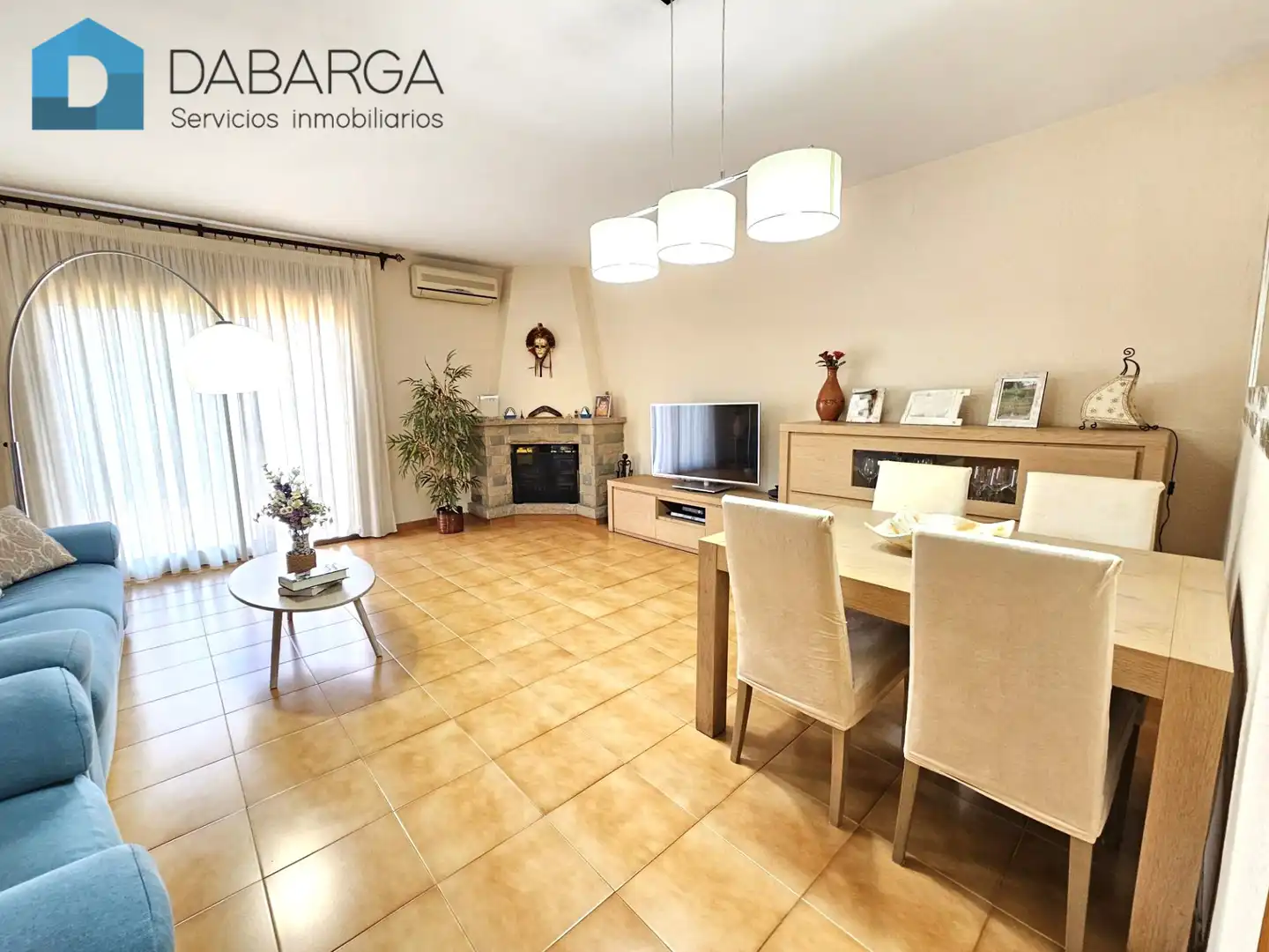 Sala d'estar de Casa adosada en venda en Ripollet amb Aire condicionat, Calefacció i Jardí privat