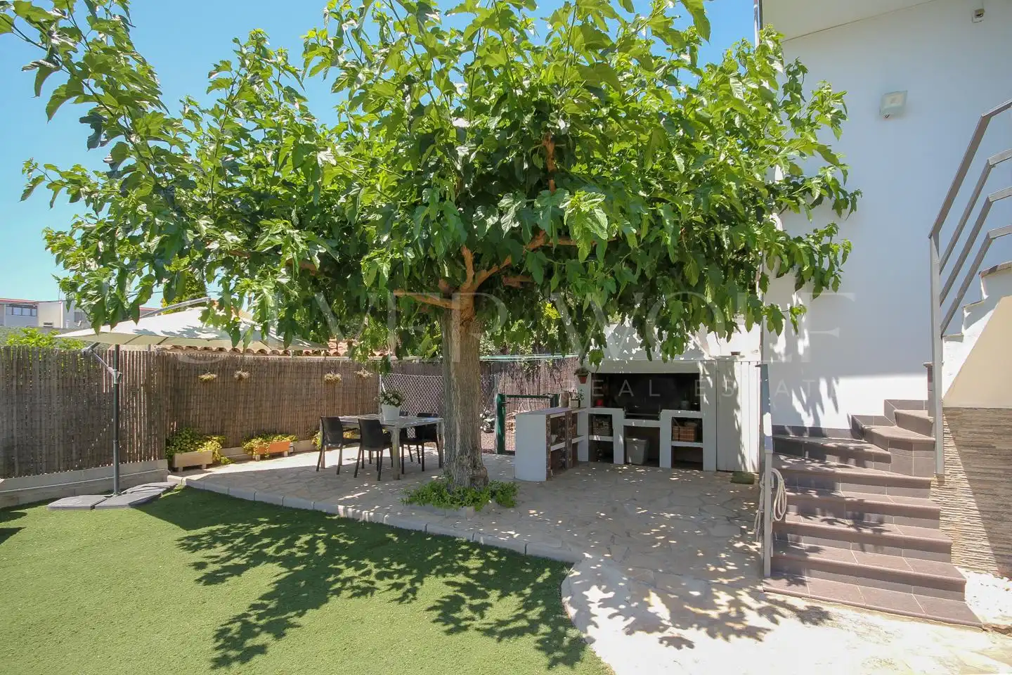 Terraza de Casa o chalet en venta en Vilanova i la Geltrú con Aire acondicionado, Calefacción y Jardín privado