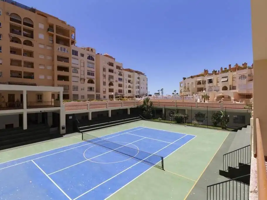 Vista exterior de Pis en venda en Almuñécar amb Jardí privat, Terrassa i Moblat