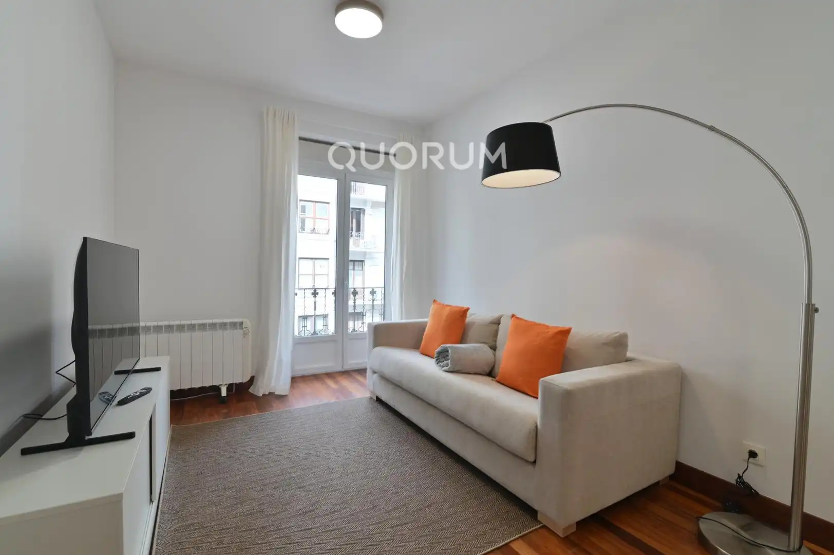 Sala d'estar de Pis de lloguer en Bilbao  amb Balcó