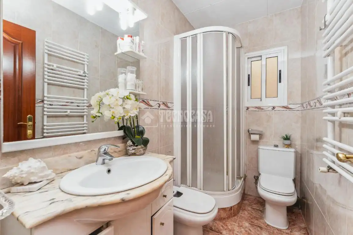Baño de Piso en venta en Cornellà de Llobregat con Aire acondicionado, Calefacción y Terraza