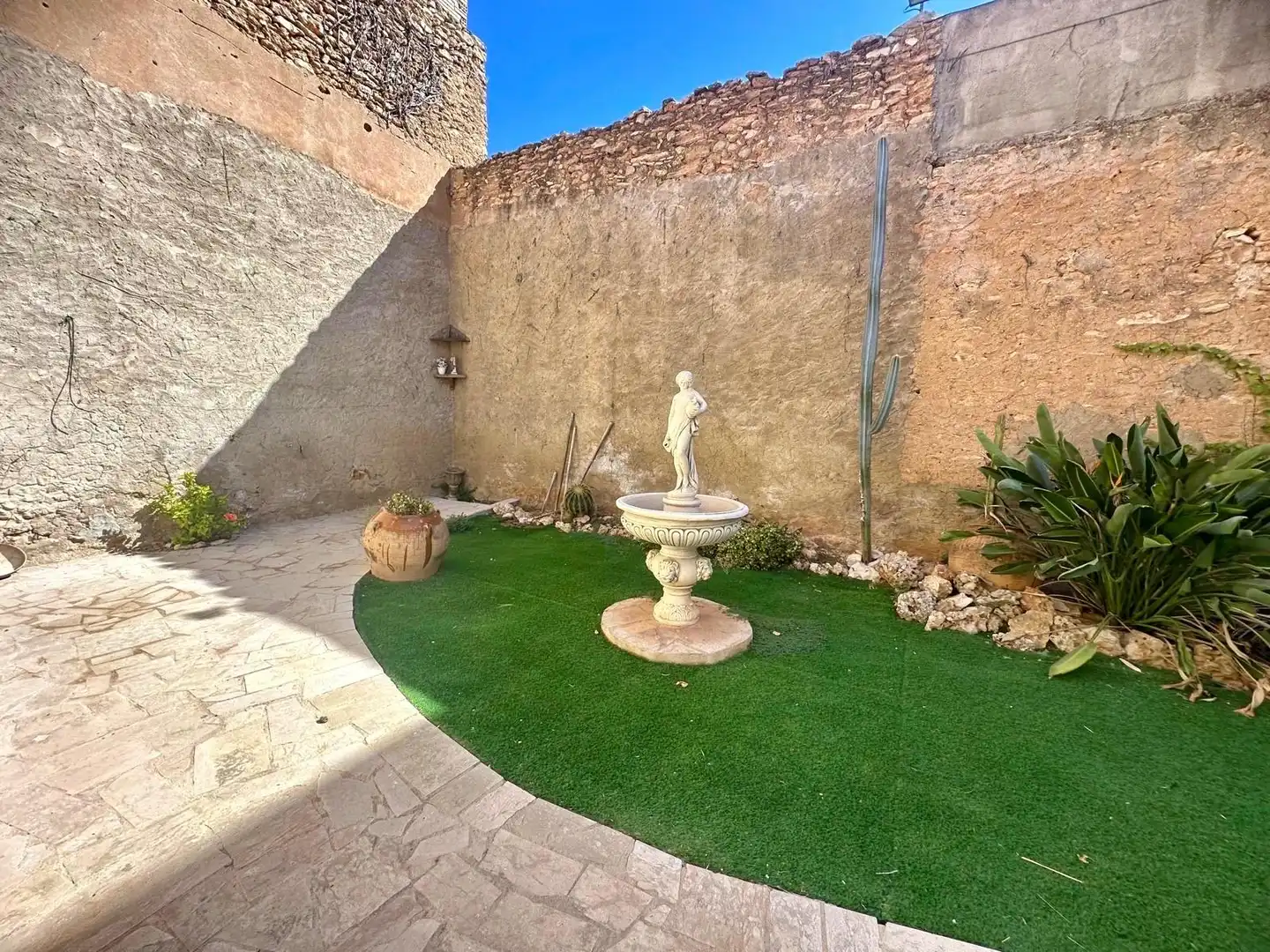 House with garden for sale in Santa Bàrbara, imagen 3