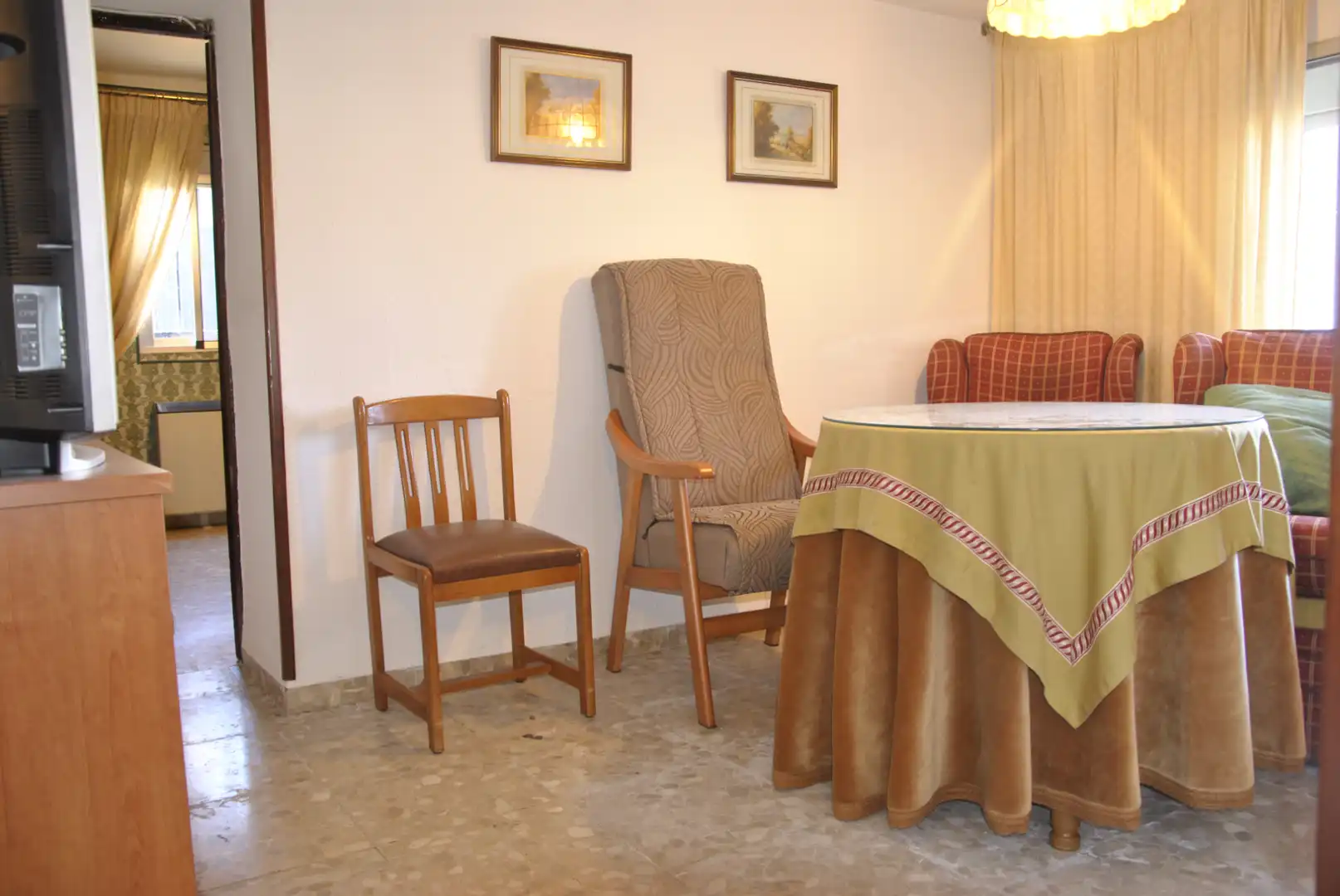 Esszimmer von Einfamilien-Reihenhaus zum Verkauf in Tejeda de Tiétar mit Heizung, Terrasse und Möbliert