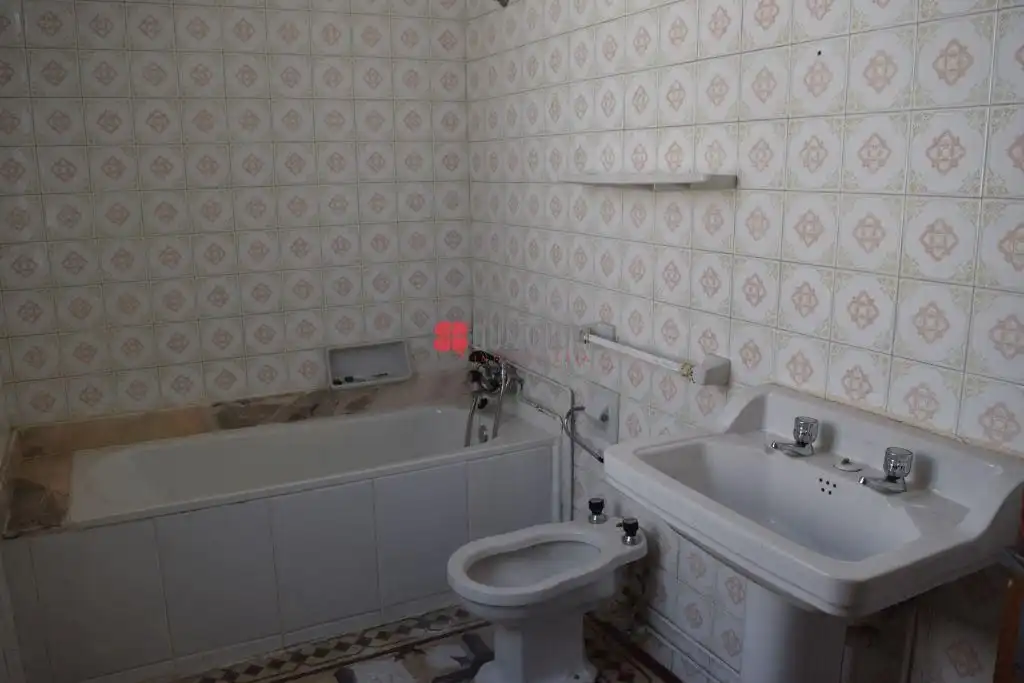 Badezimmer von Einfamilien-Reihenhaus zum Verkauf in A Estrada  mit Privatgarten, Terrasse und Balkon