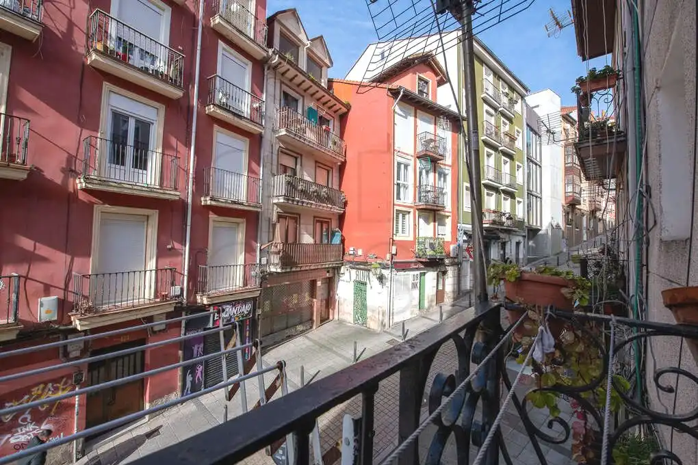Außenansicht von Wohnung zum Verkauf in Santander mit Heizung und Balkon