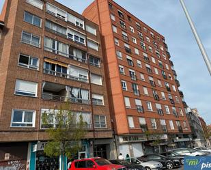 Exterior view of Flat for sale in Valladolid Capital  with Heating, Parquet flooring and Furnished