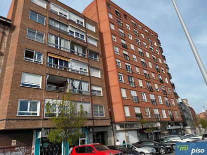Exterior view of Flat for sale in Valladolid Capital  with Heating, Parquet flooring and Furnished