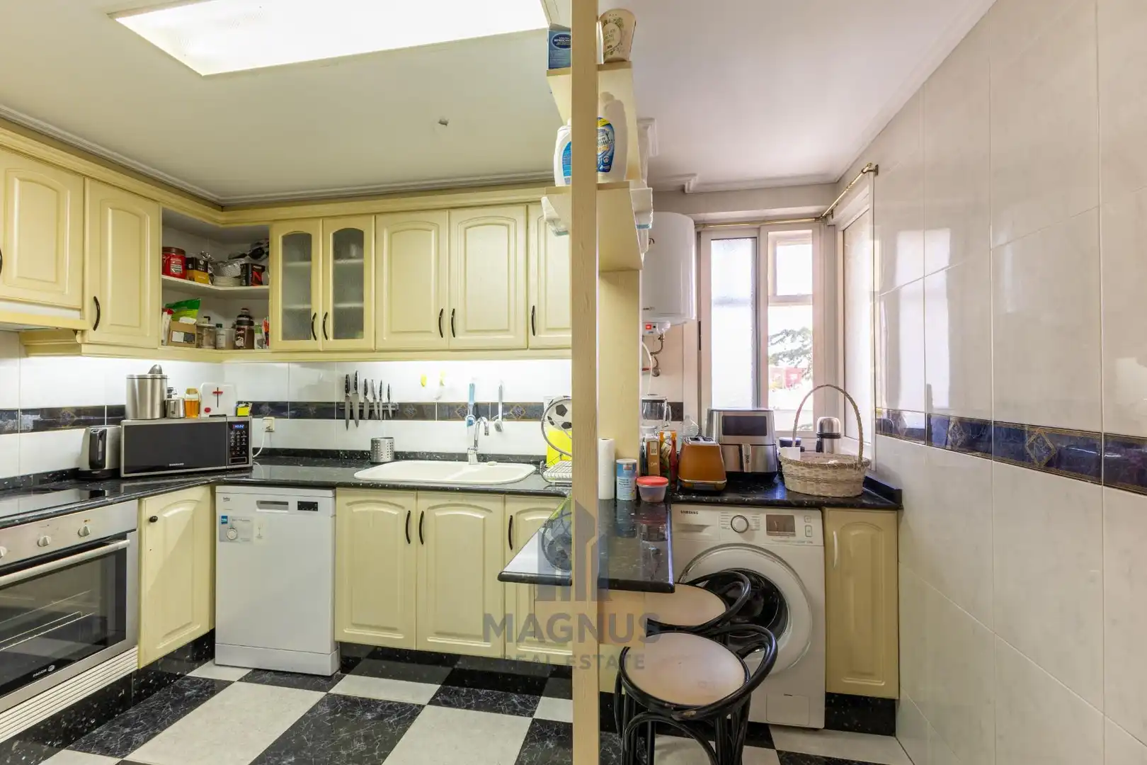 Küche von Wohnung zum Verkauf in Valencia mit Klimaanlage und Balkon