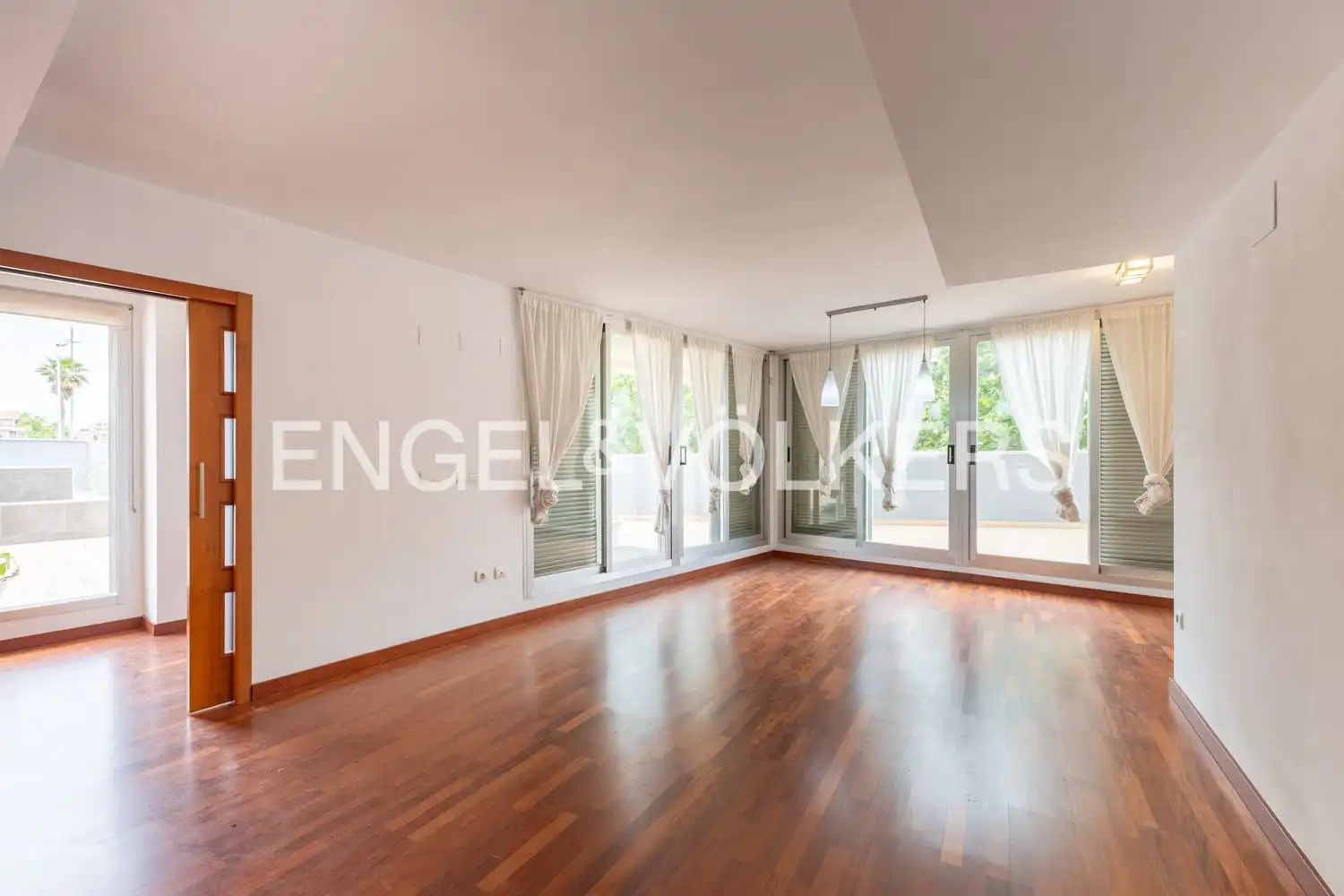 Living room of Duplexes for sale in Valencia  with Air Conditioner, Heating and Private garden