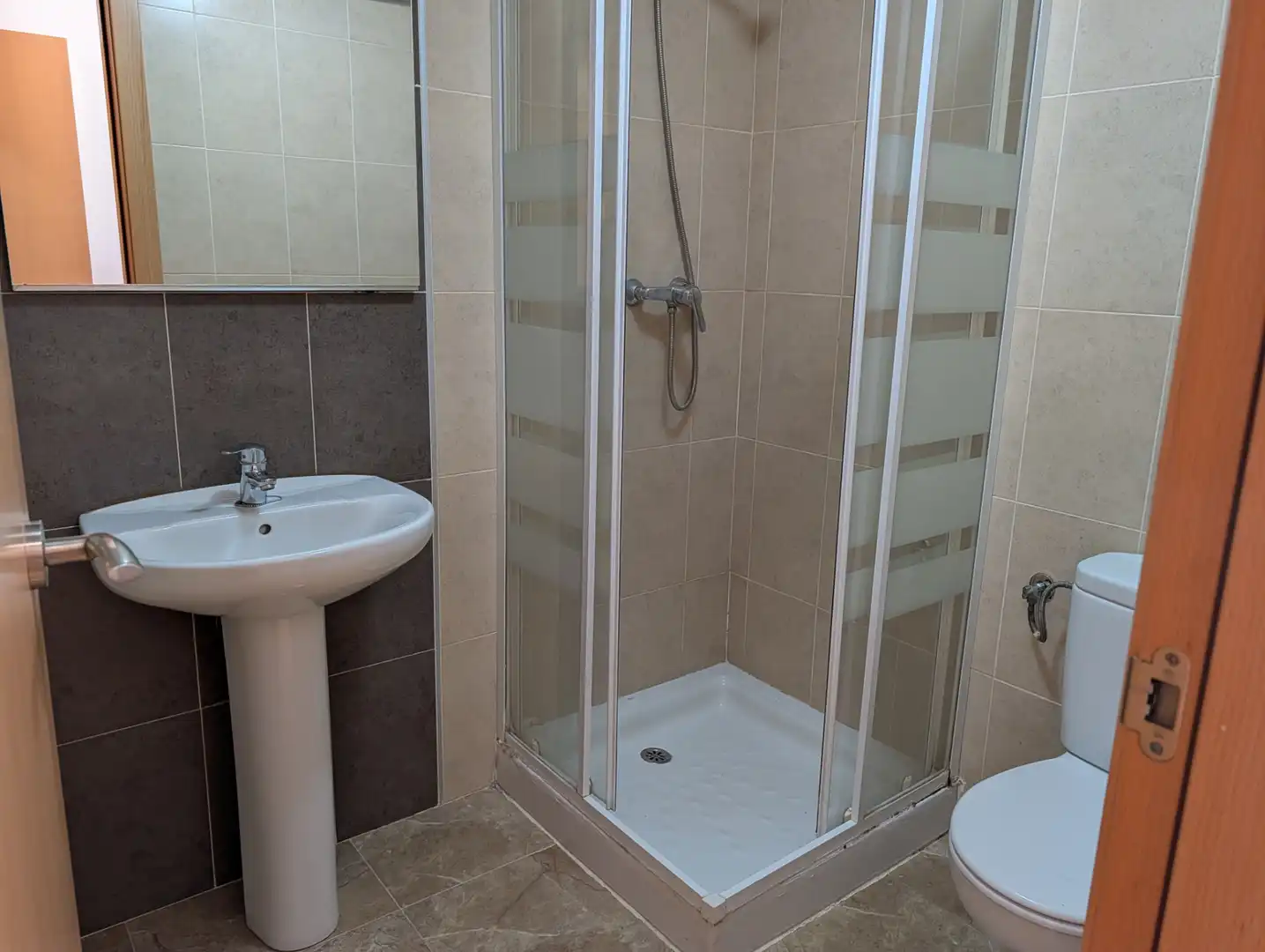 Baño de Piso en venta en Moncofa con Horno, Lavadora y Balcón