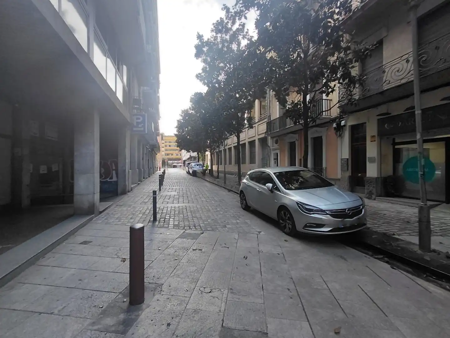 Außenansicht von Geschaftsraum zur Miete in Girona mit Klimaanlage