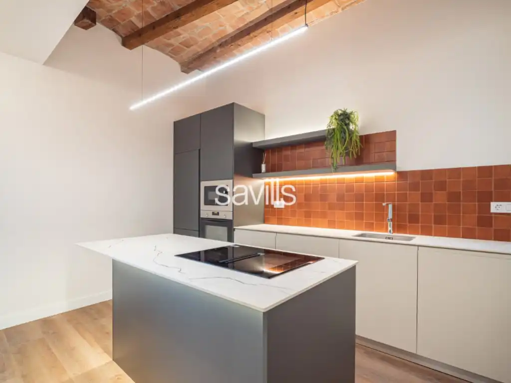 Cuina de Apartament en venda en Barcelona amb Aire condicionat, Calefacció i Forn