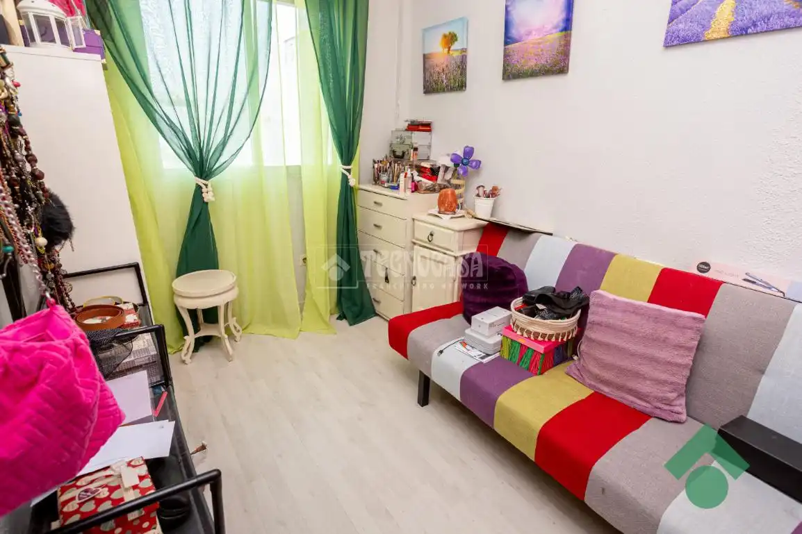 Bedroom of Flat for sale in Algeciras  with Terrace, Storage room and Furnished