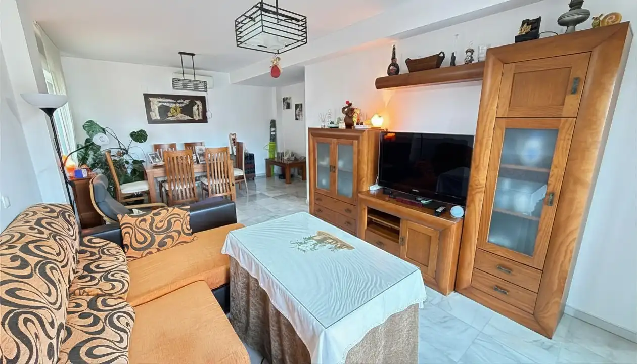 Sala d'estar de Pis en venda en Vélez-Málaga amb Aire condicionat, Terrassa i Moblat