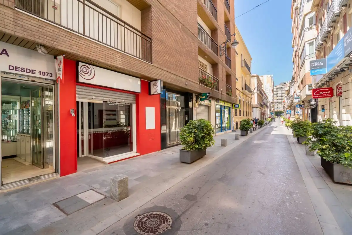 Local de lloguer a Almería, Almería