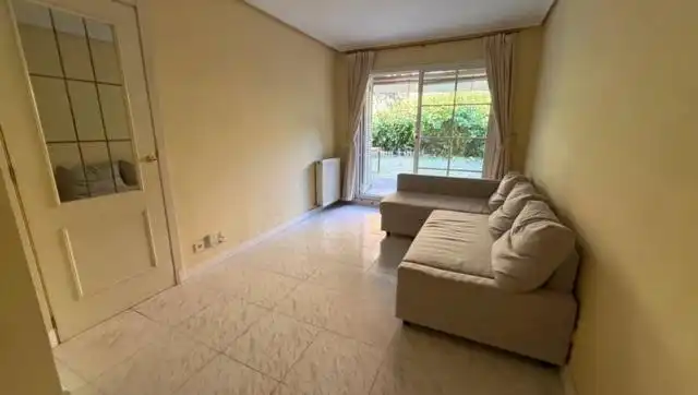 Sala de estar de Piso en venta en Las Rozas de Madrid con Calefacción, Jardín privado y Piscina comunitaria