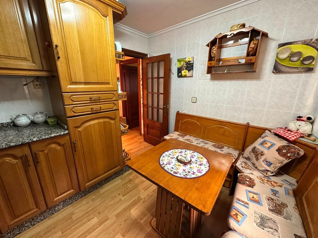 Habitación de Piso en venta en Gijón  con Calefacción, Parquet y Amueblado