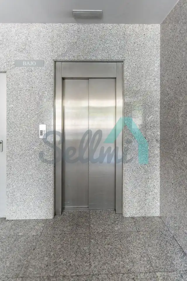 Piso en venta en Oviedo  con Parquet
