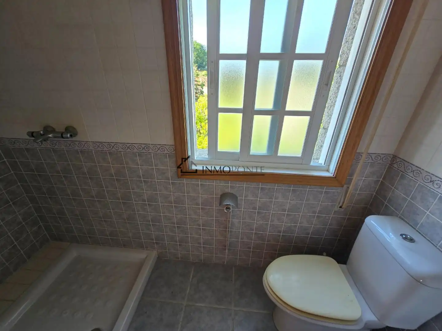 Bany de Casa o xalet en venda en Pontevedra Capital  amb Calefacció, Jardí privat i Terrassa