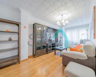 Sala d'estar de Pis de lloguer en Gijón  amb Calefacció, Parquet i Moblat
