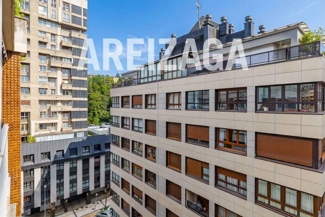 Piso en venta en Karlos I.a Hiribidea carlos, 30, Amara