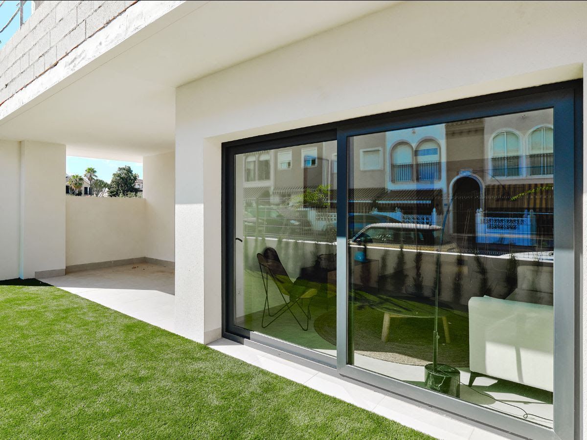 Terraza de Casa o chalet en venta en Torrevieja con Aire acondicionado, Jardín privado y Piscina comunitaria