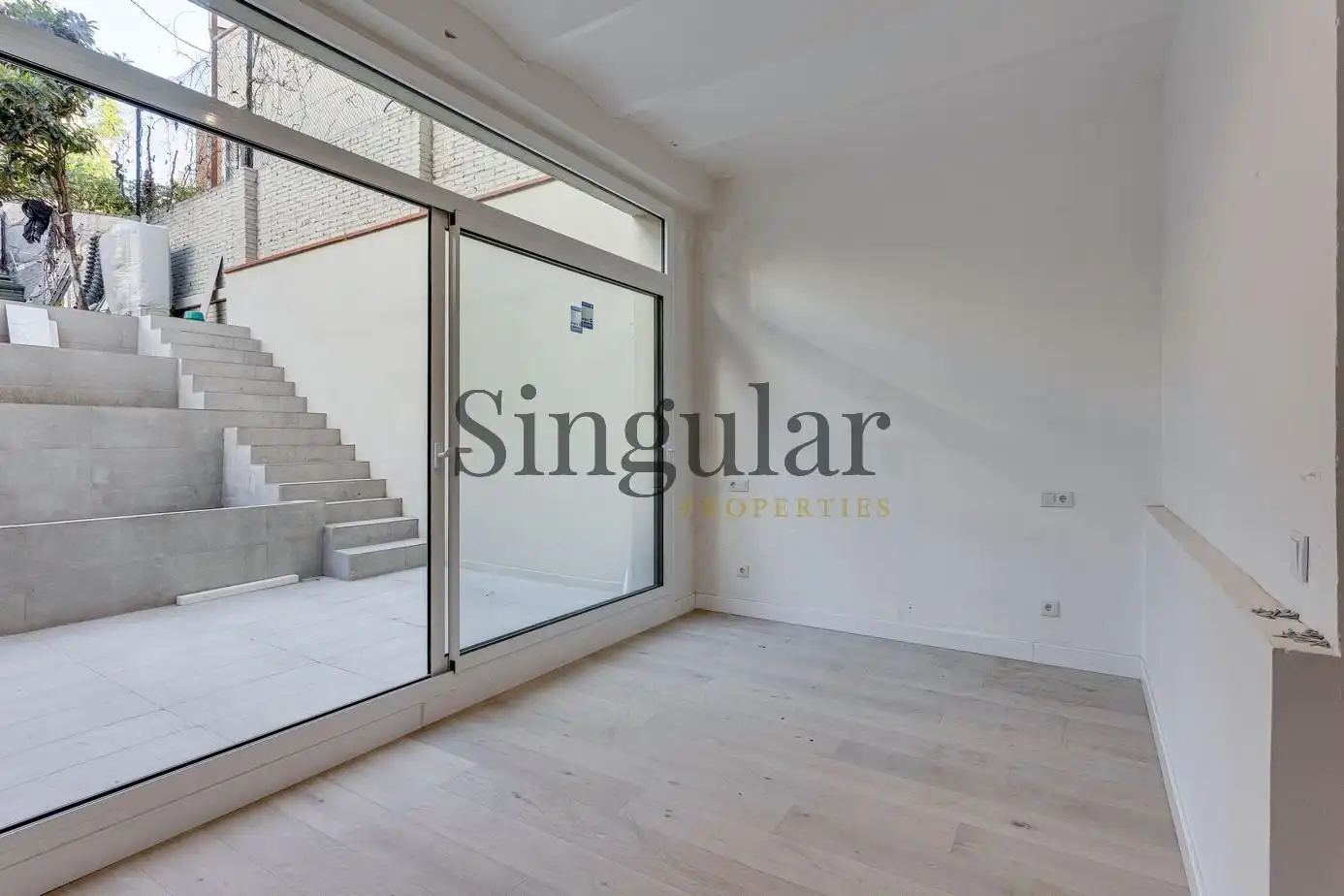 Habitación de Dúplex en venta en Barcelona con Aire acondicionado, Calefacción y Jardín privado