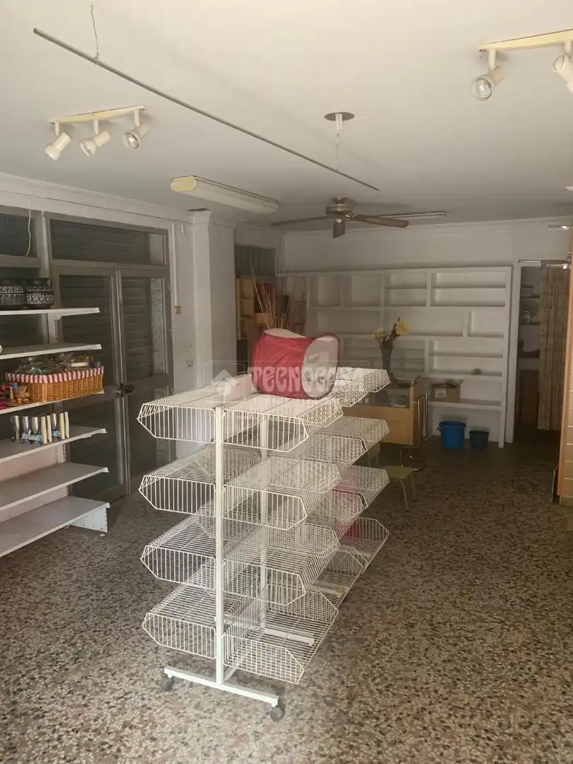 Local en venda a Nuevo Parque - Los Rosales - Tráfico Pesado