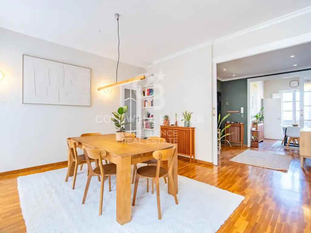 Dining room of Flat for sale in Valencia  with Air Conditioner, Heating and Oven