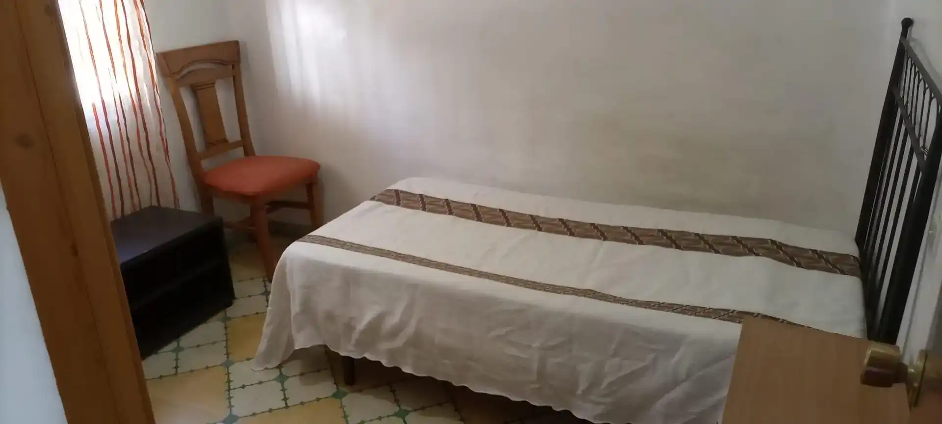 Habitación de Piso para compartir en Dos Hermanas con Aire acondicionado, Amueblado y Horno
